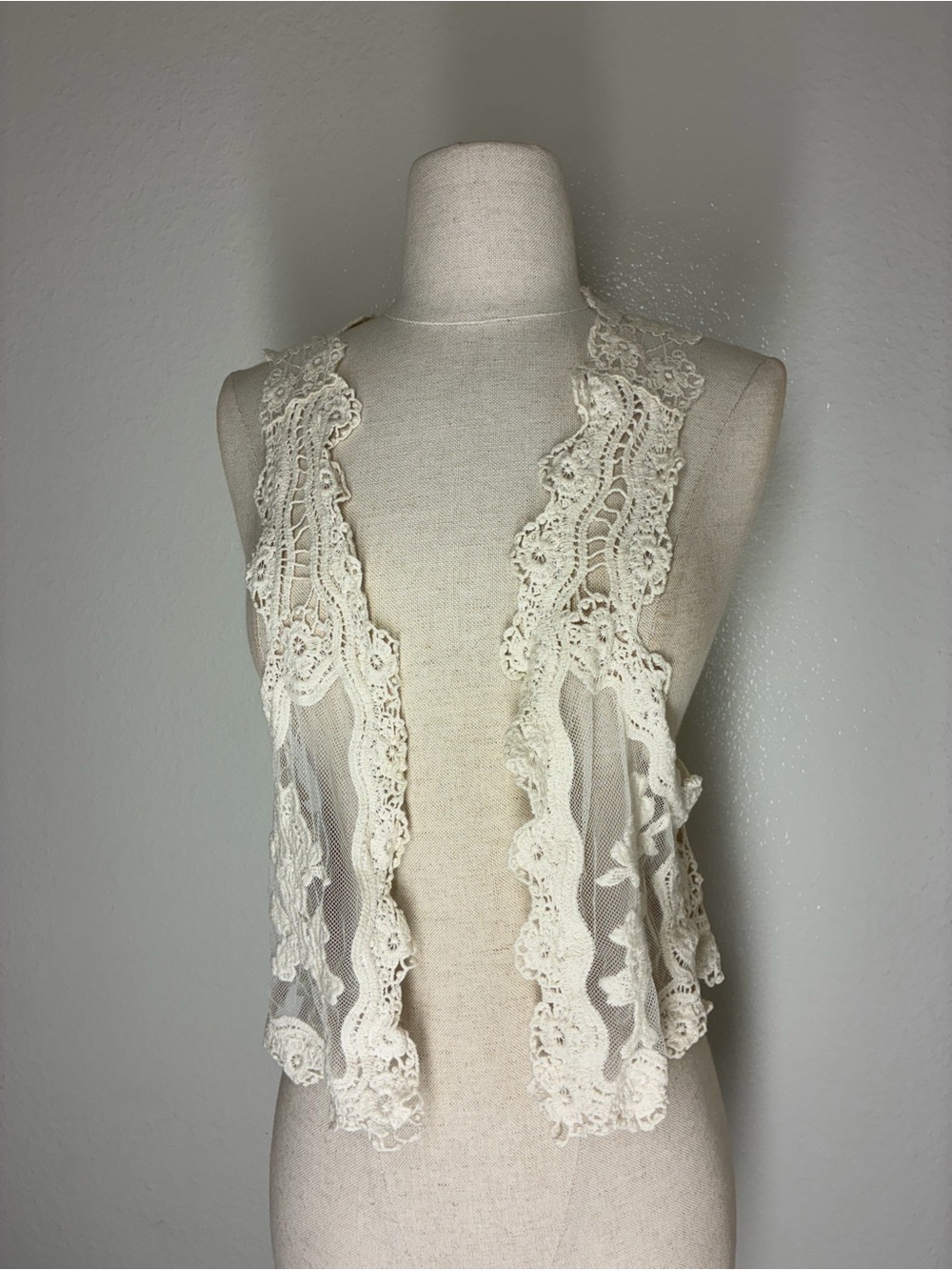 Roommates Ivory Crochet Lace Sheer Vest, size Medium